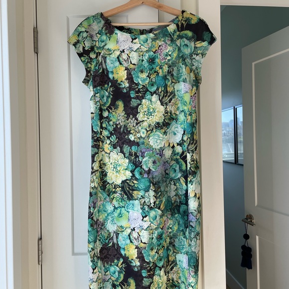 Sexy slinky… scuba? - Picture 3 of 5